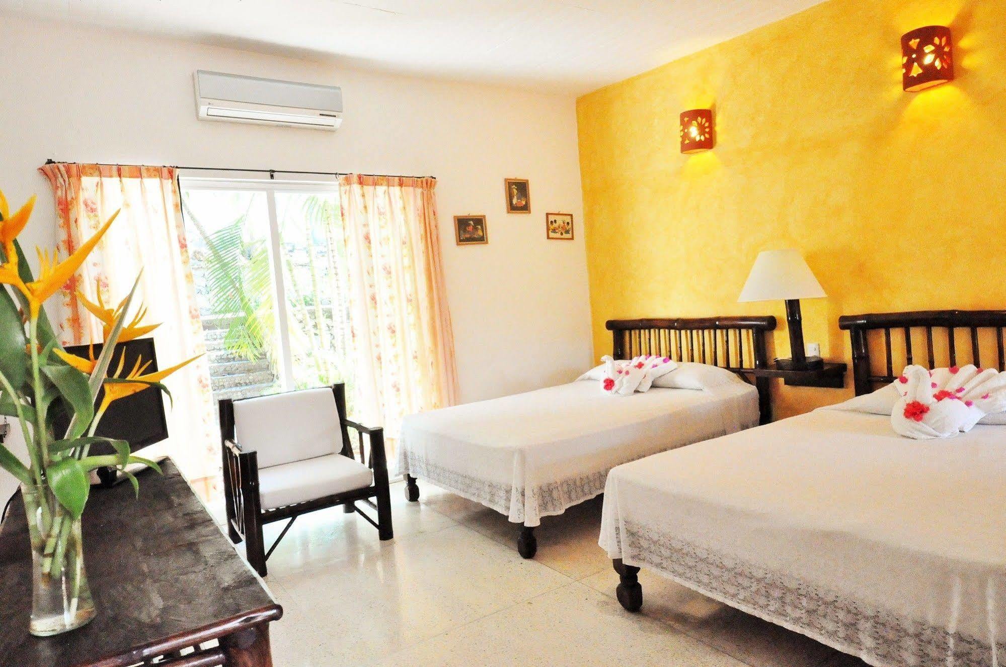 Zihua Caracol Hotel 3*