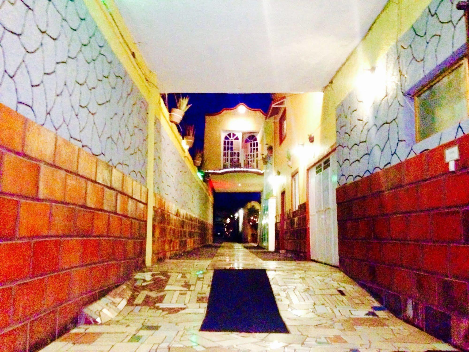 Mi Pueblito Hotel 2*