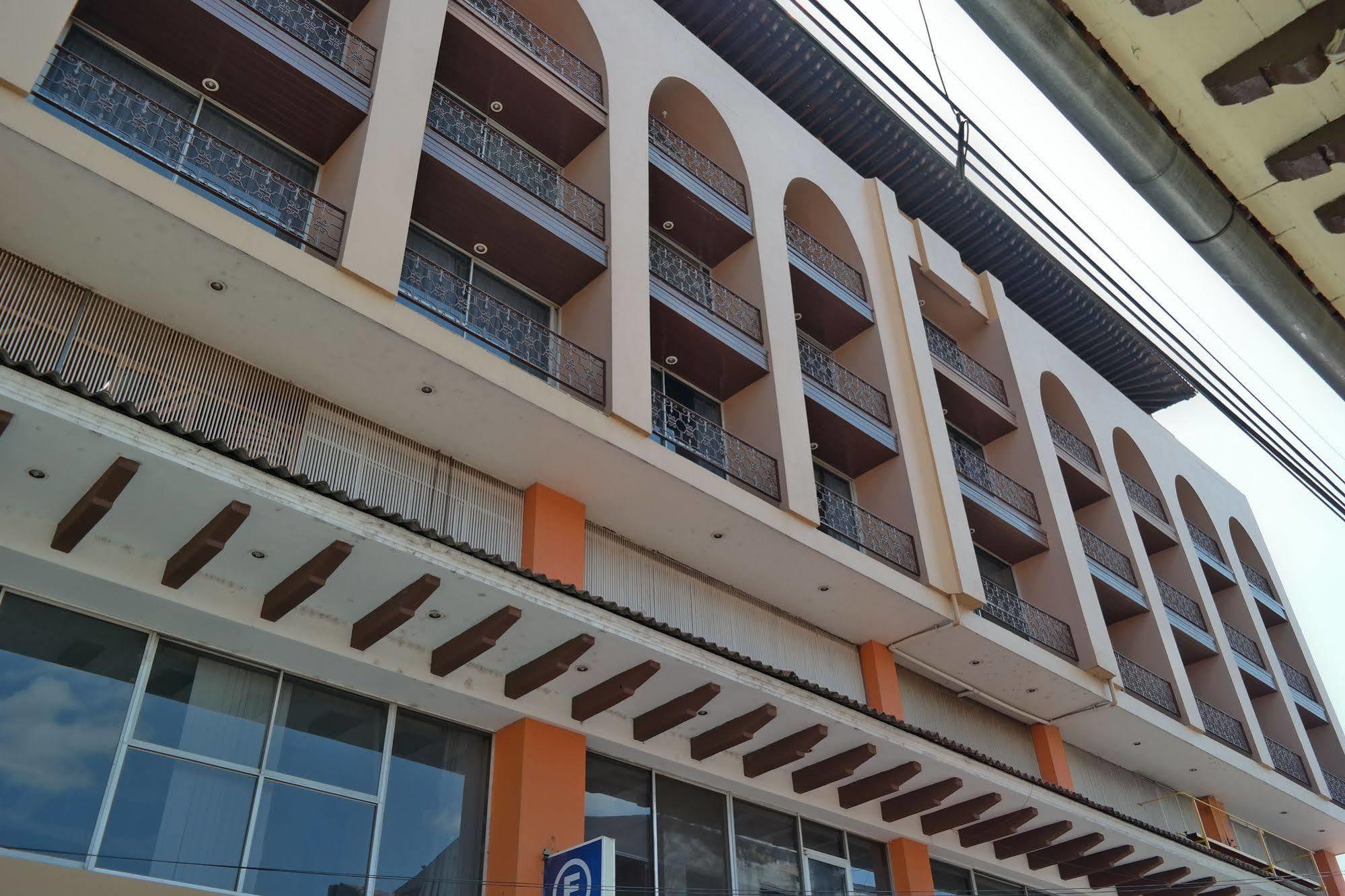 Hotel Plaza Uruapan 4*