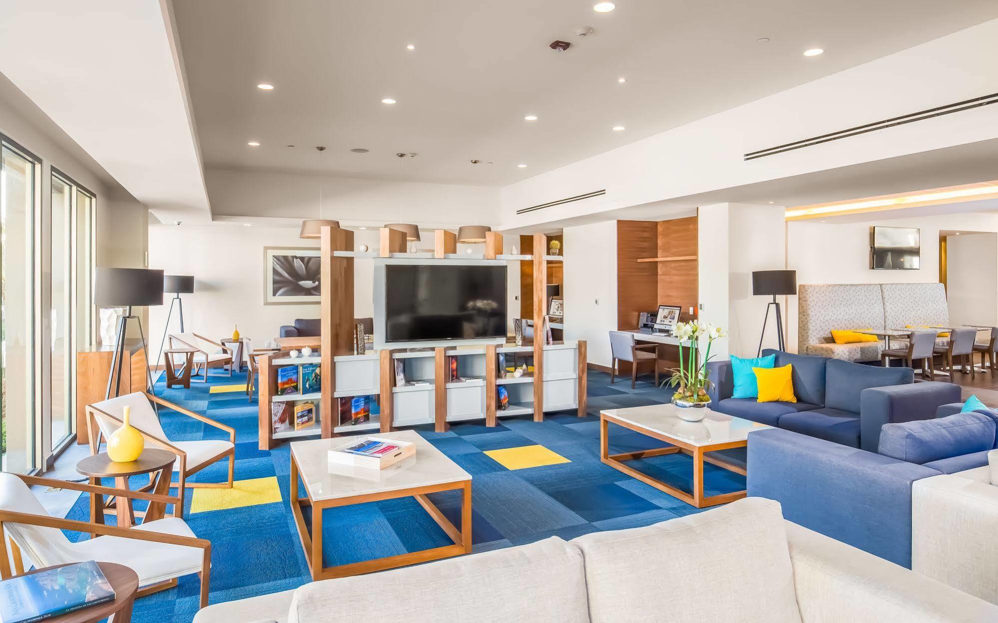 Hotel Hampton & By Hilton Cabos