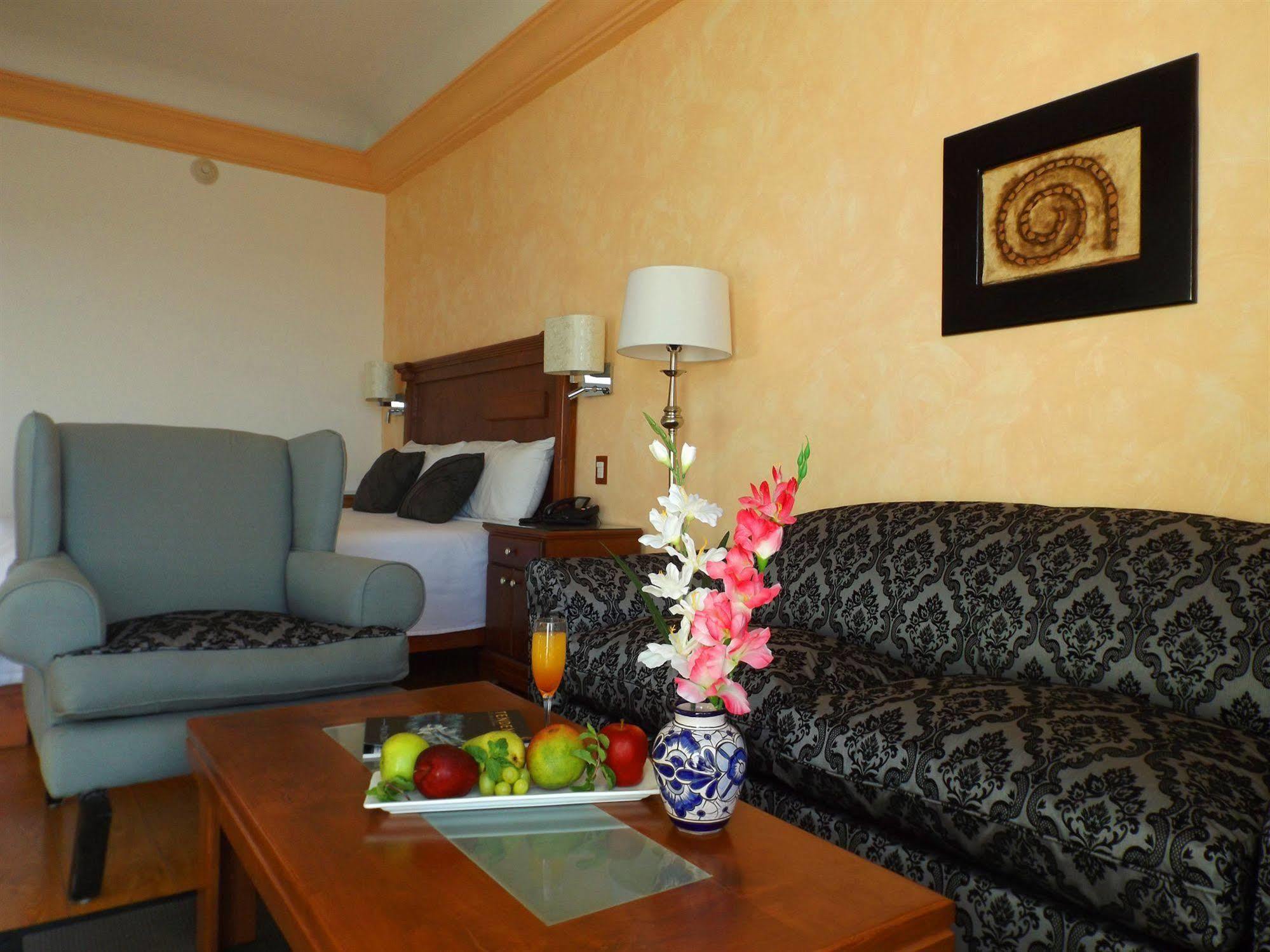 La & Club Hotel
