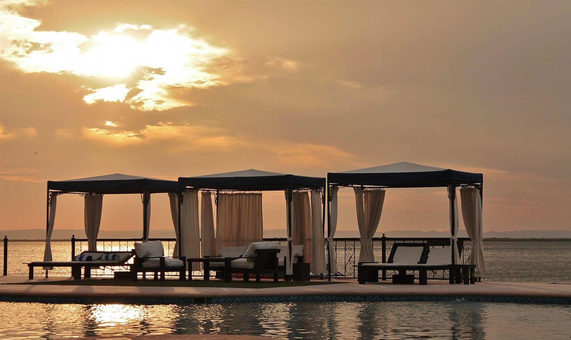 Hotel La & Club La Paz