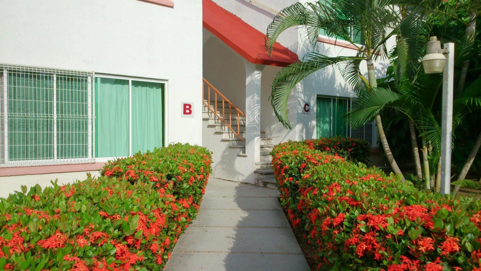 Hotel Parotas Manzanillo