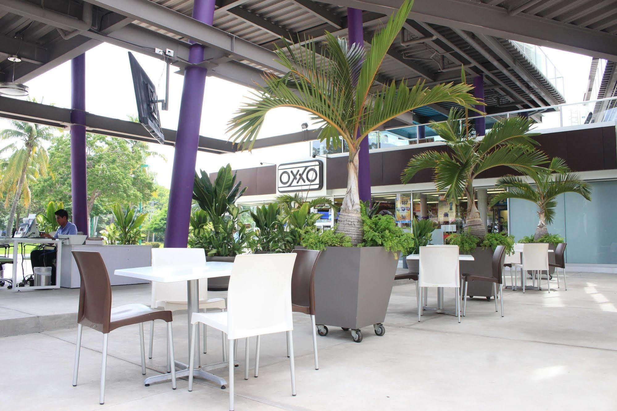Hotel Am Y Plaza