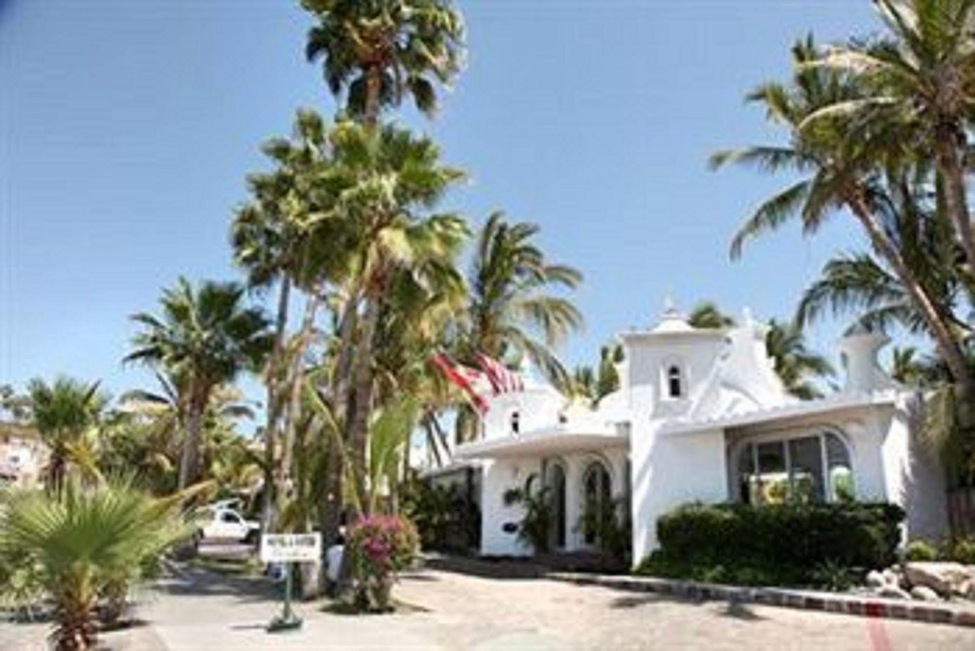 Hotel & El Moro