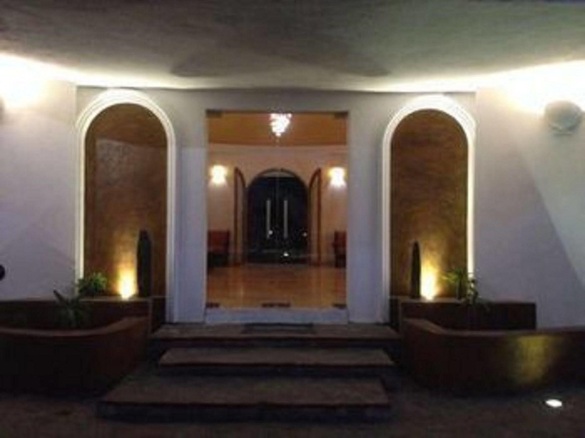 & El Moro Hotel La Paz