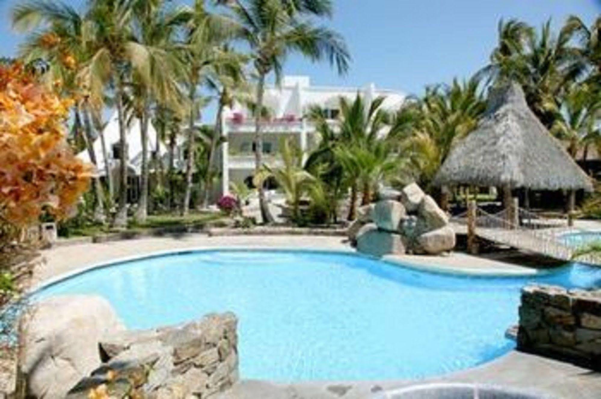 Hotel & El Moro