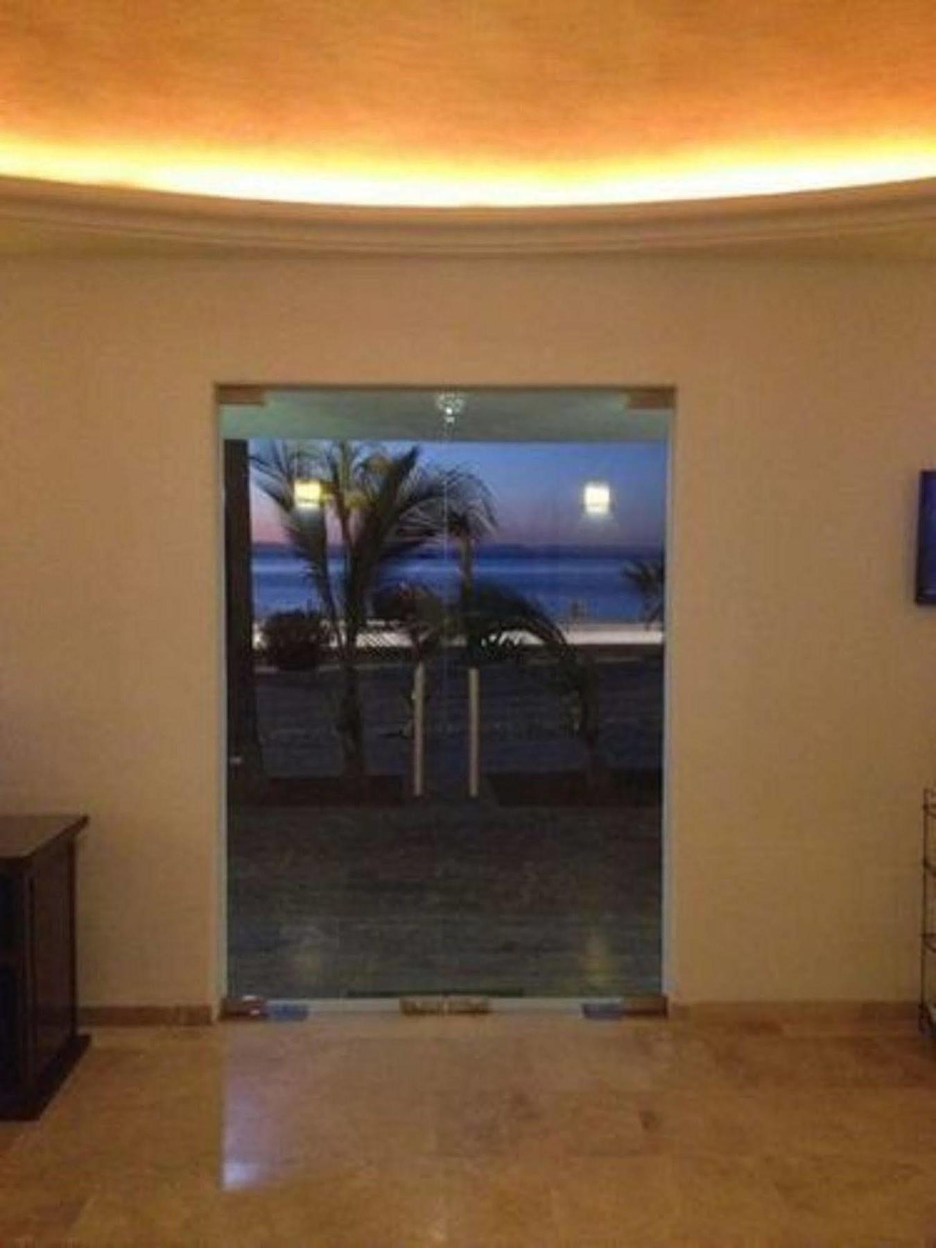 & El Moro Hotel La Paz