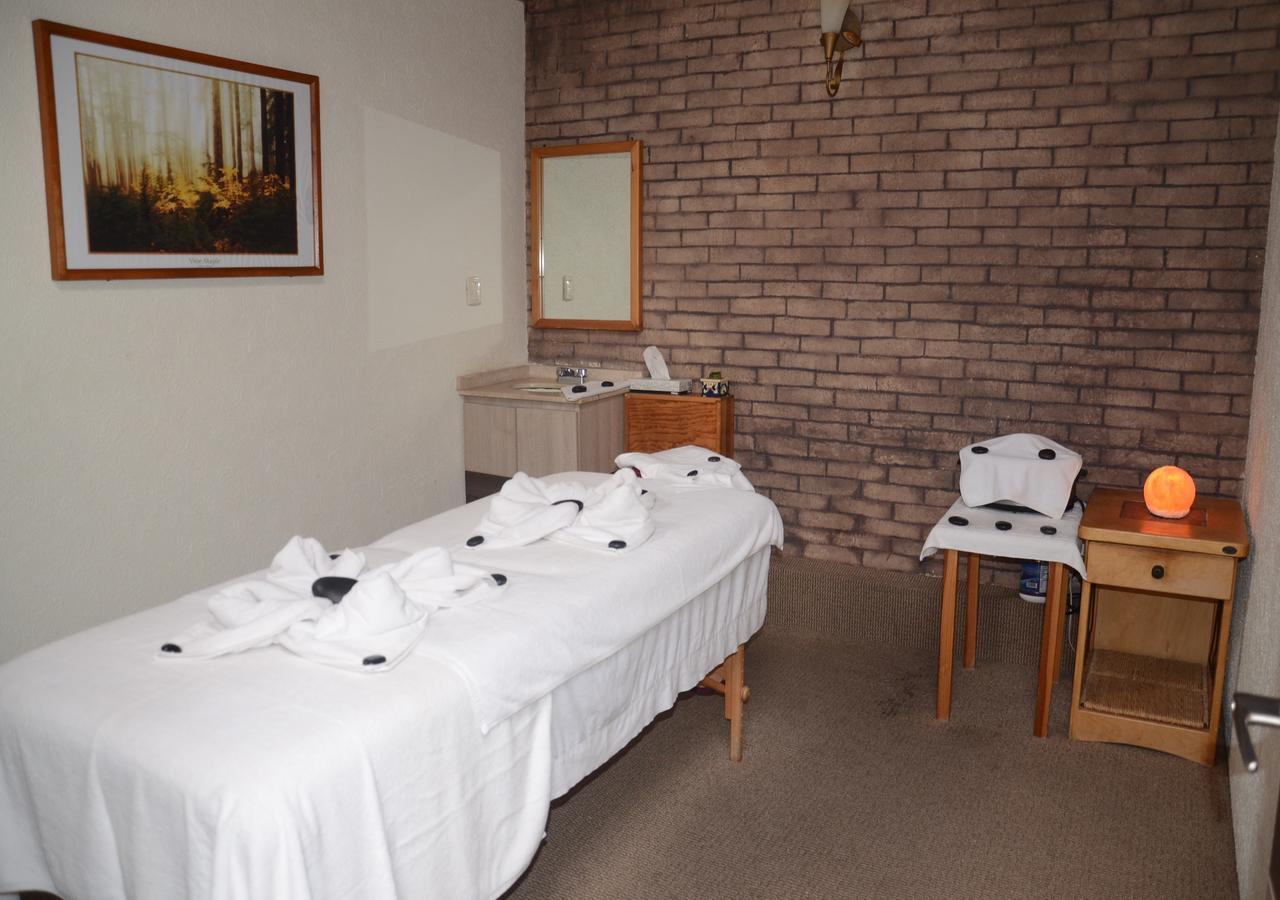 Y Aguas Termales De Hotel