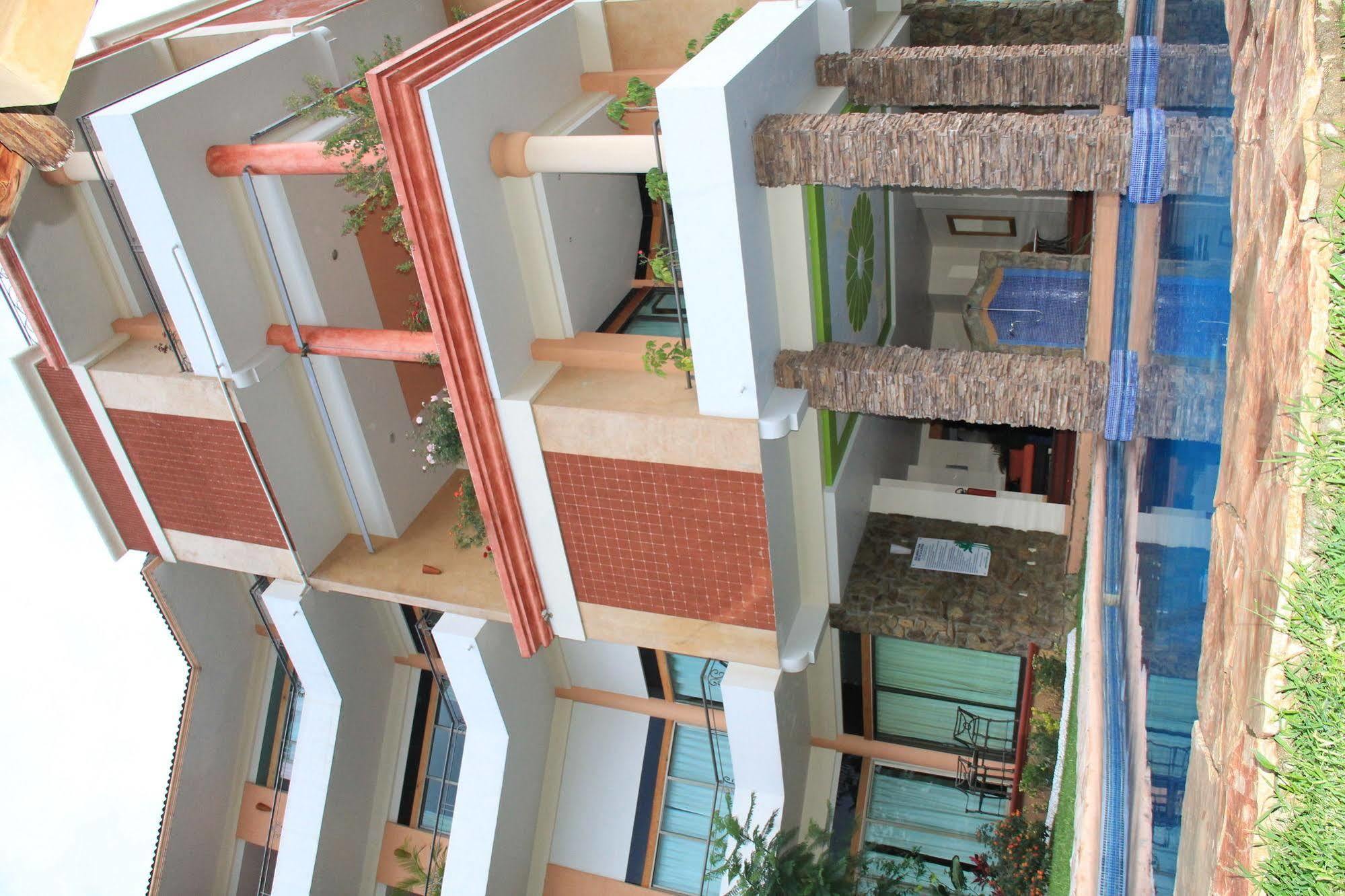 Xadani Hotel 4*