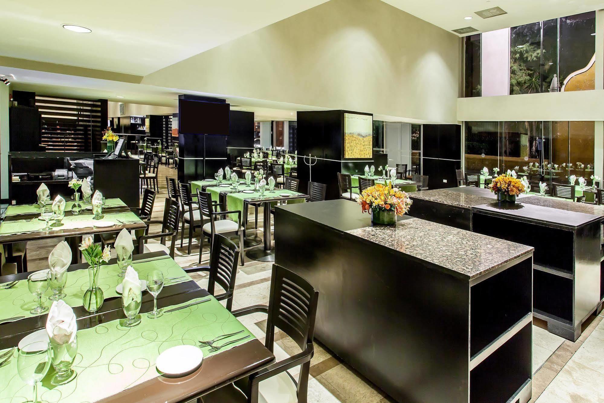 Nh Centro Historico Hotel 4*