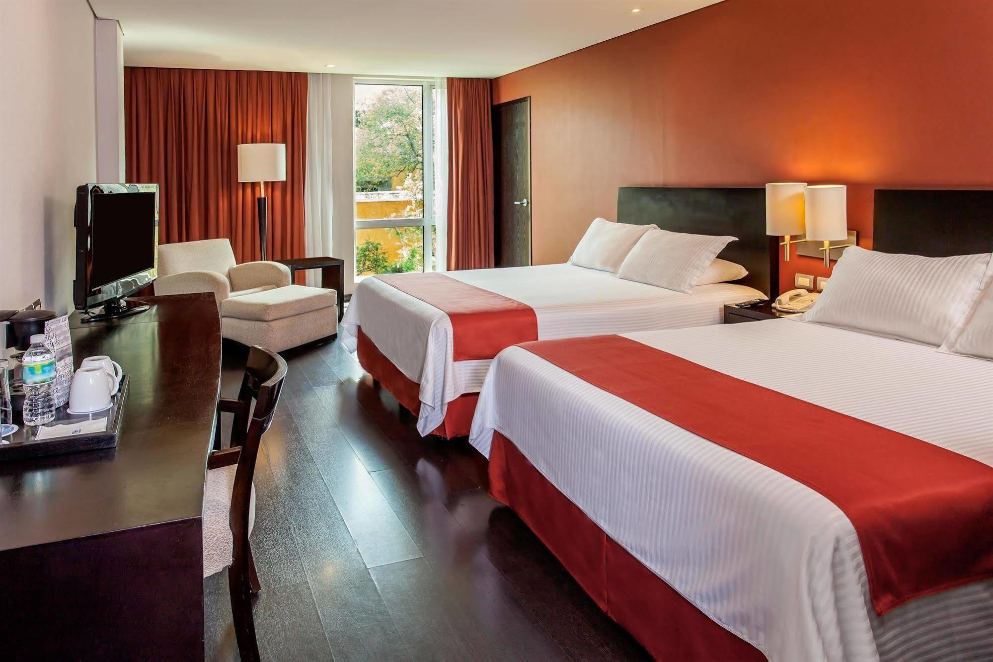 Nh Centro Historico Hotel 4*