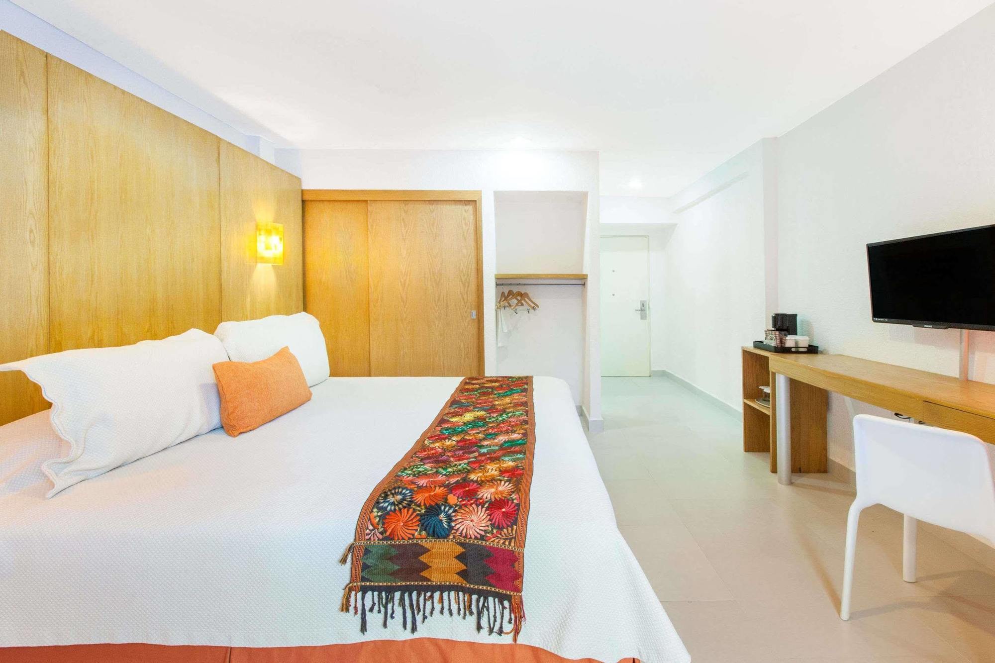 Hotel Adhara Express Cancun