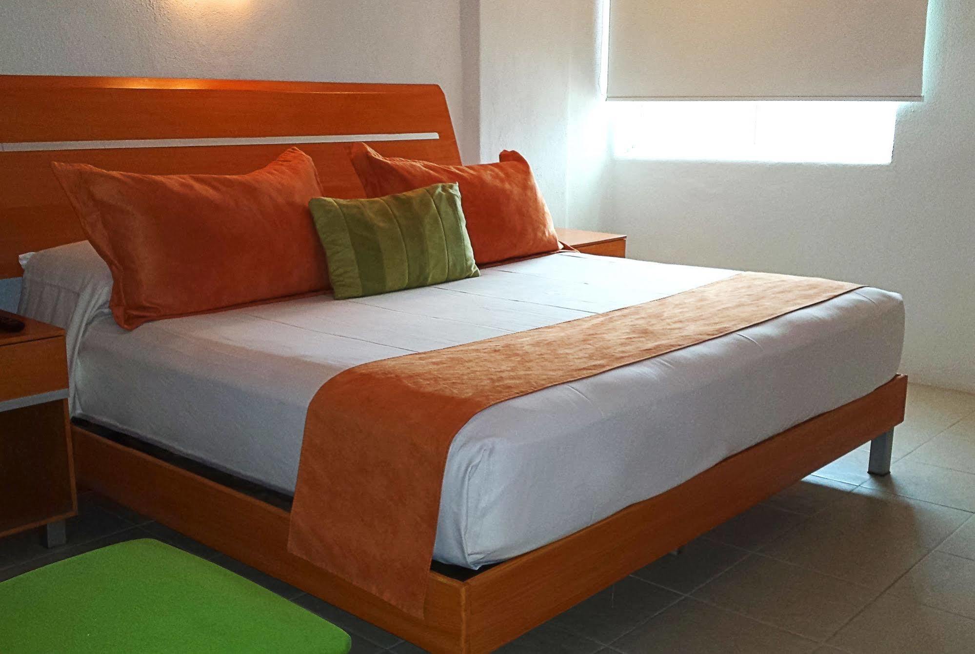Hotel Camino Real 5*