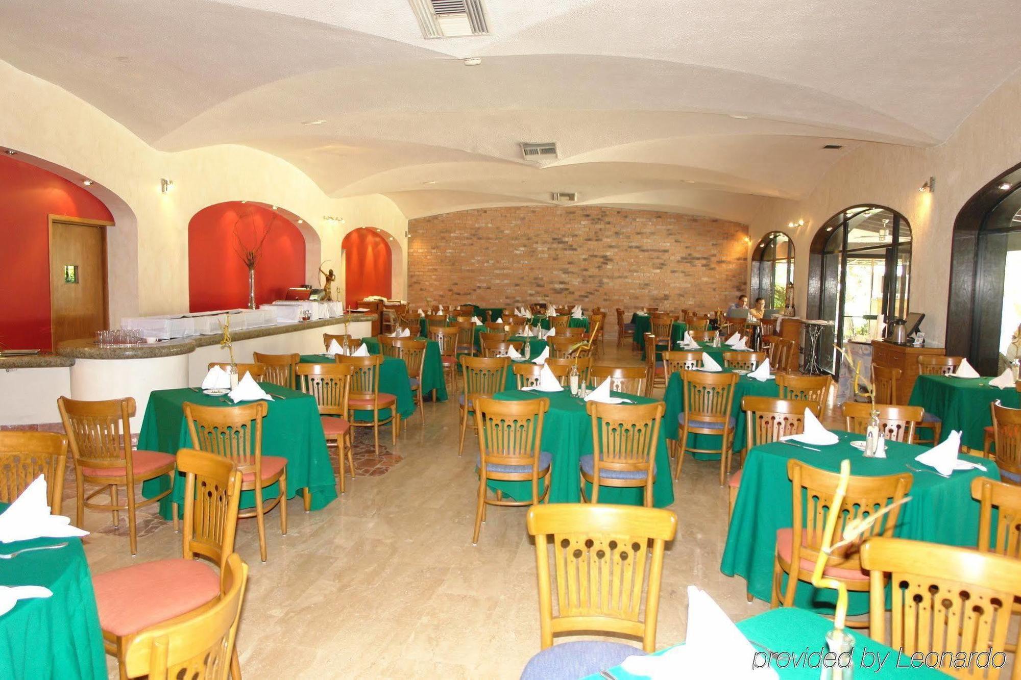 Real De Minas Poliforum Hotel