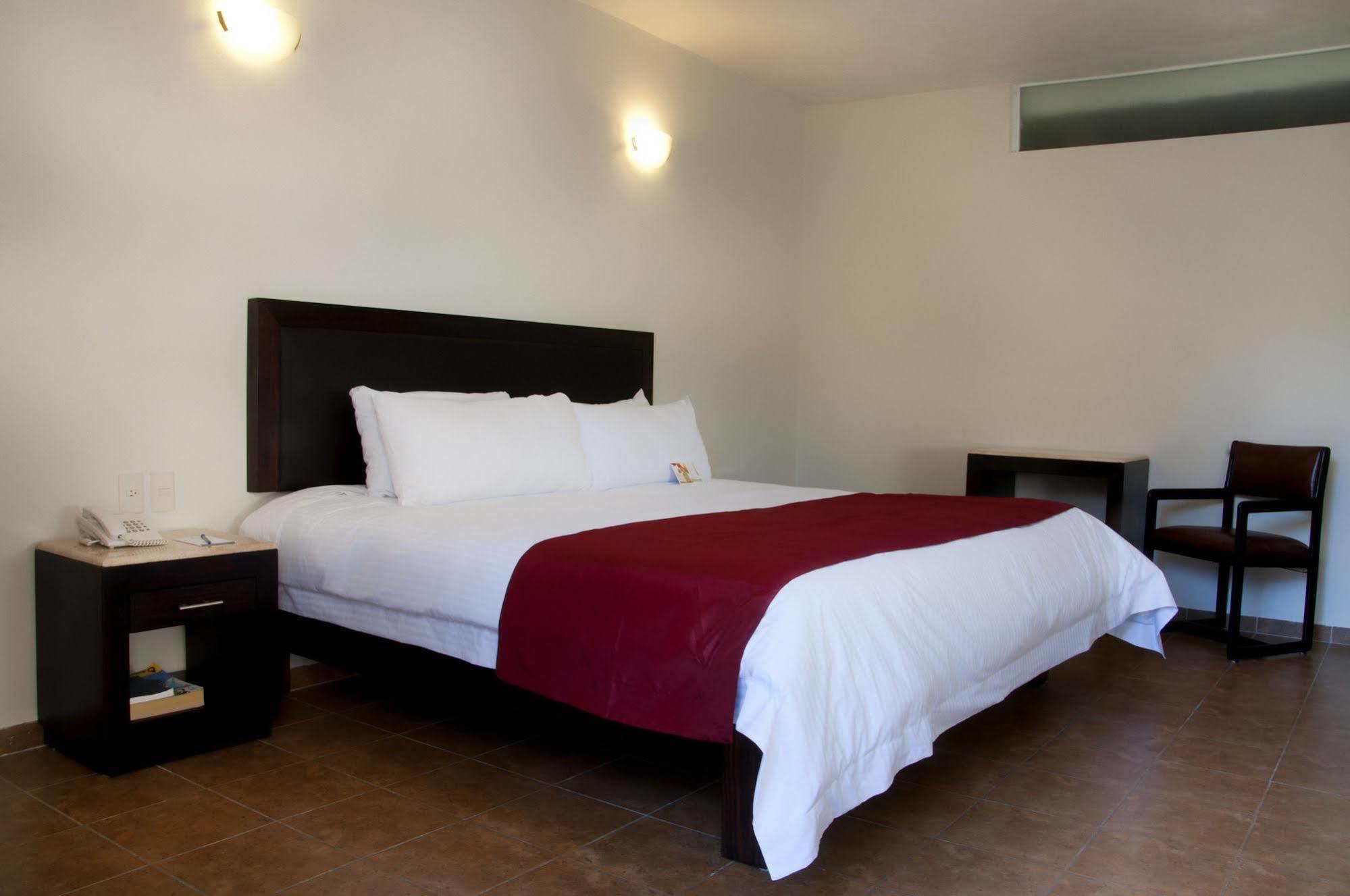 Real De Minas Poliforum Hotel