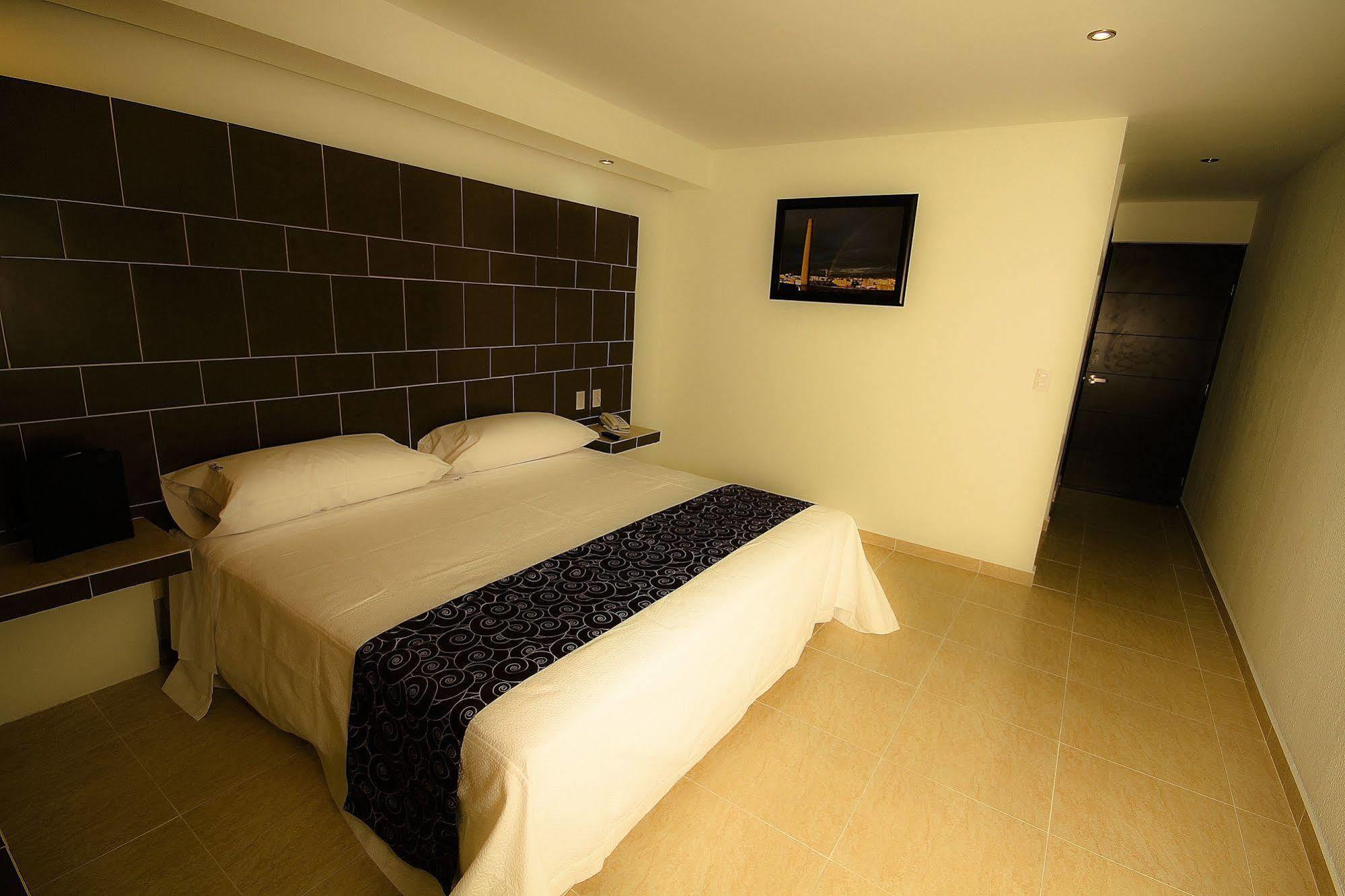 First & Business Hotel 3*