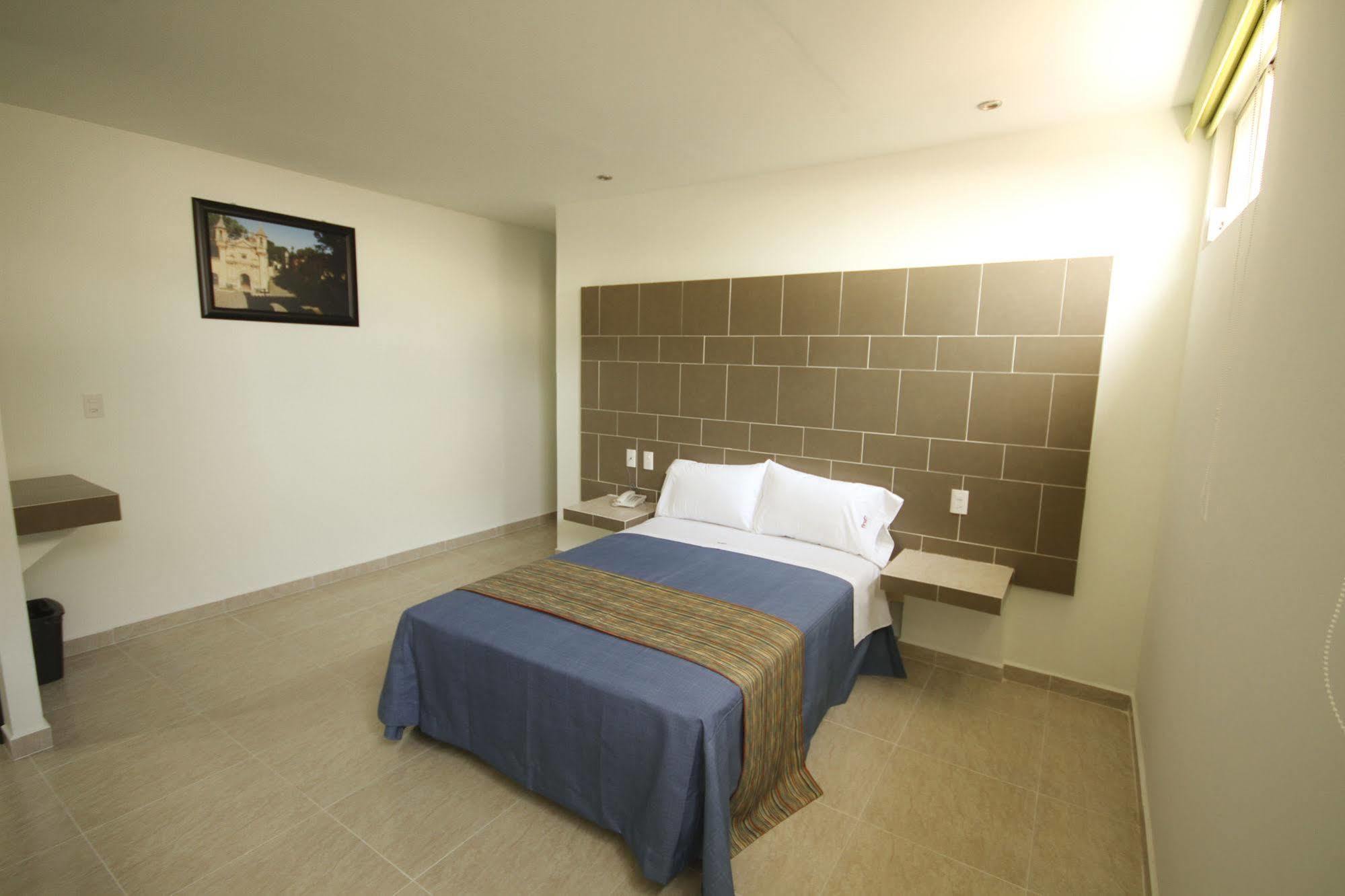 First & Business Texcoco de Mora