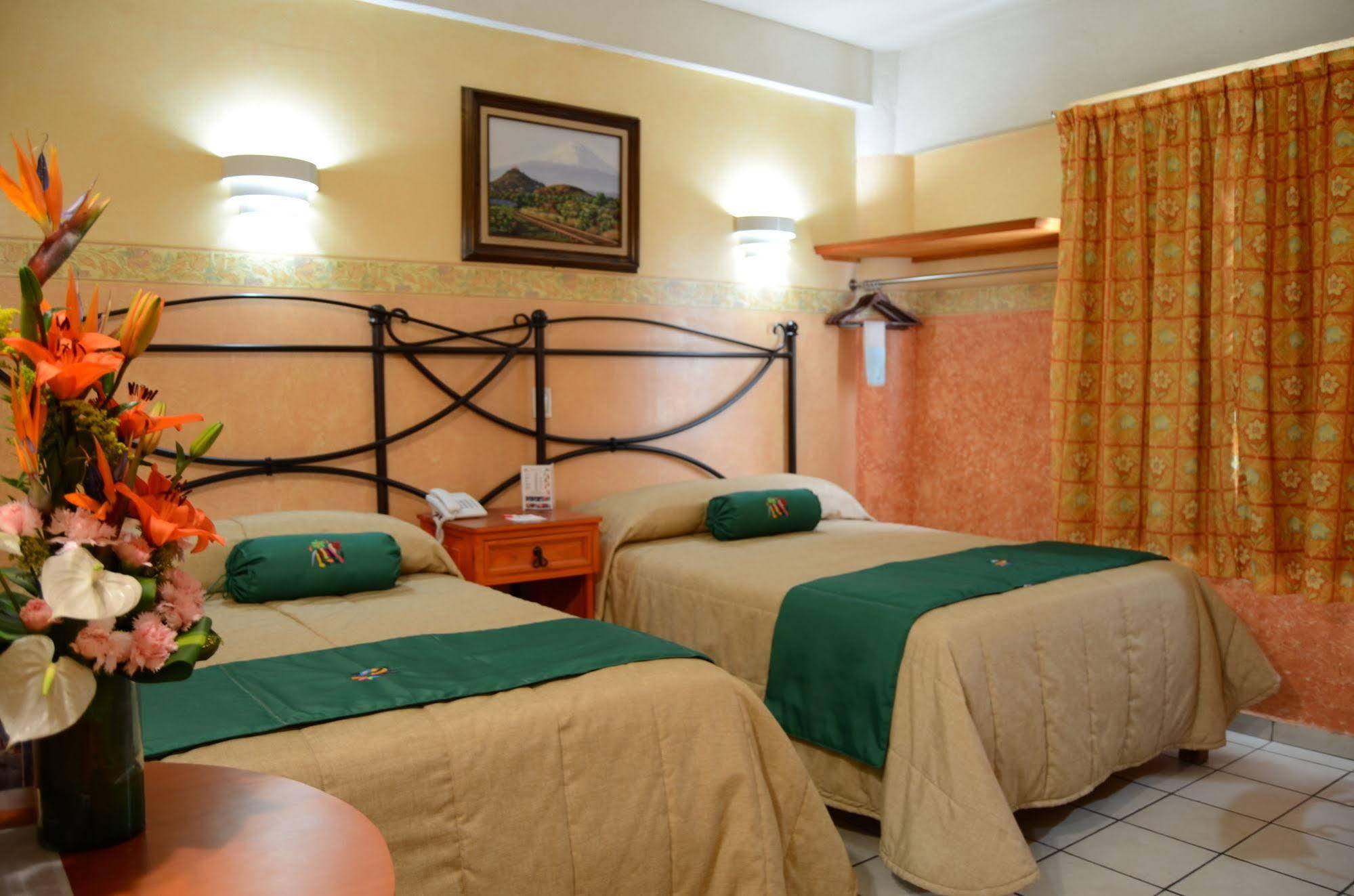 Plaza Poblana Hotel 4*