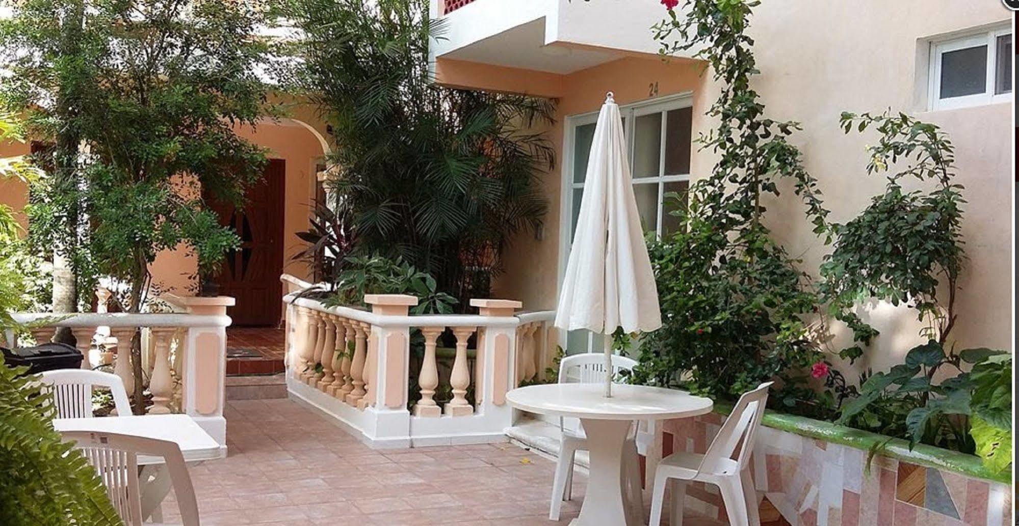 Francis Arlene Adults Only Hotel