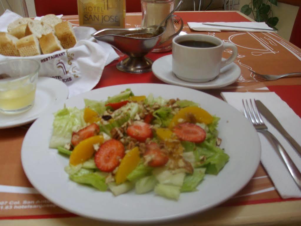 Hotel Casa De Oracion San Jose 3*
