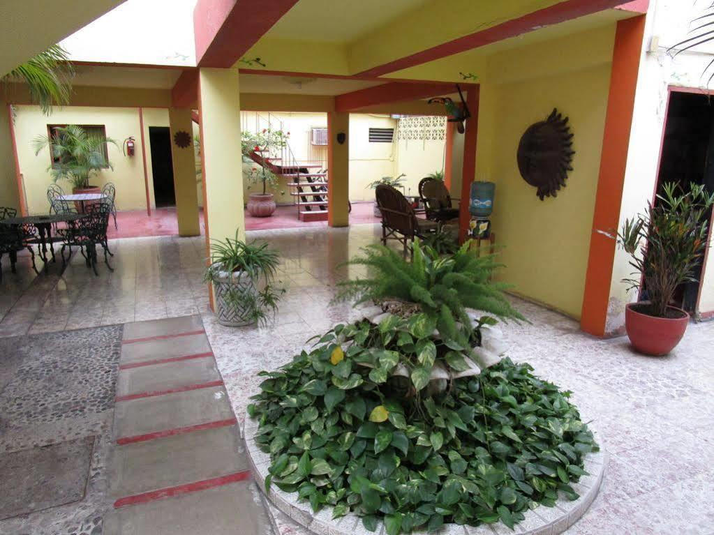 Lorimar Hotel