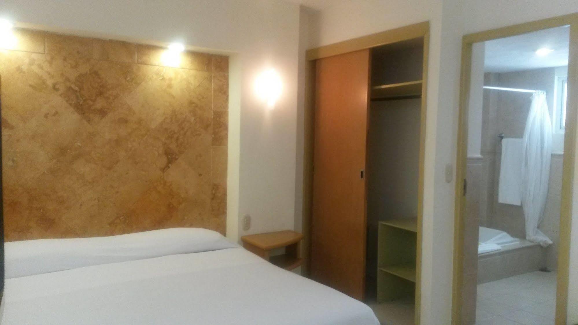 Hotel Angeles &