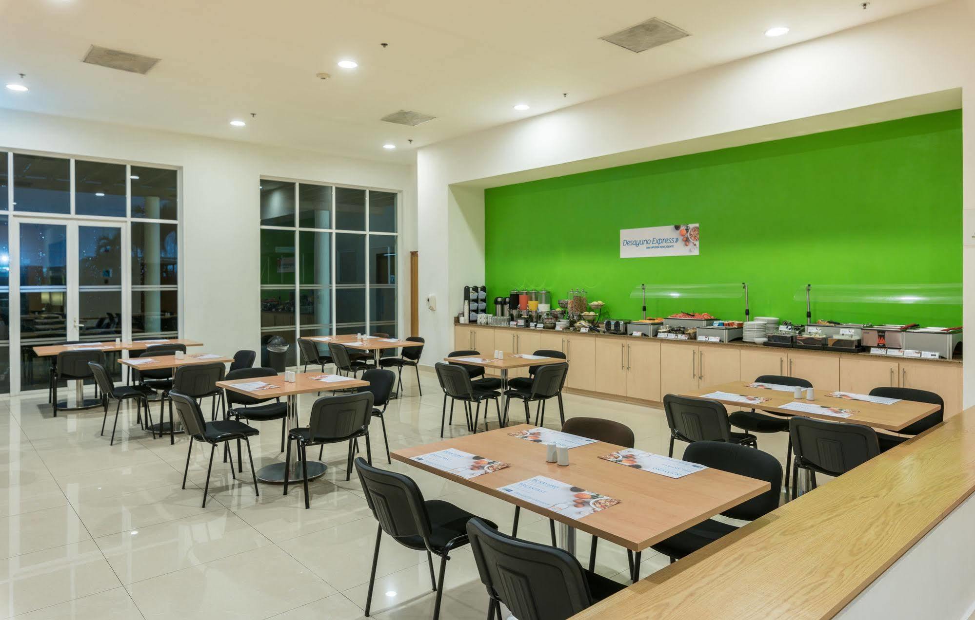 Hotel Express By Ihg Manzanillo