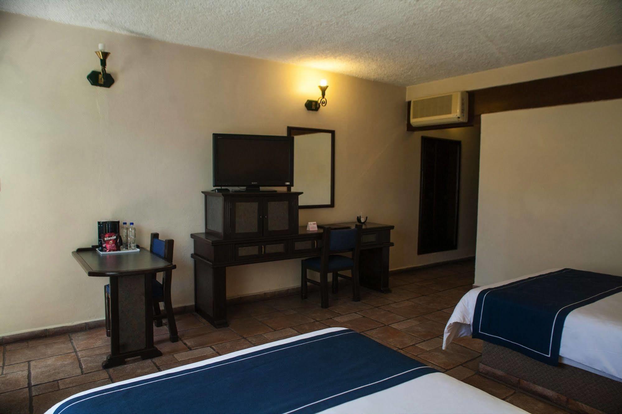 Hotel Mision De Angeles 4*
