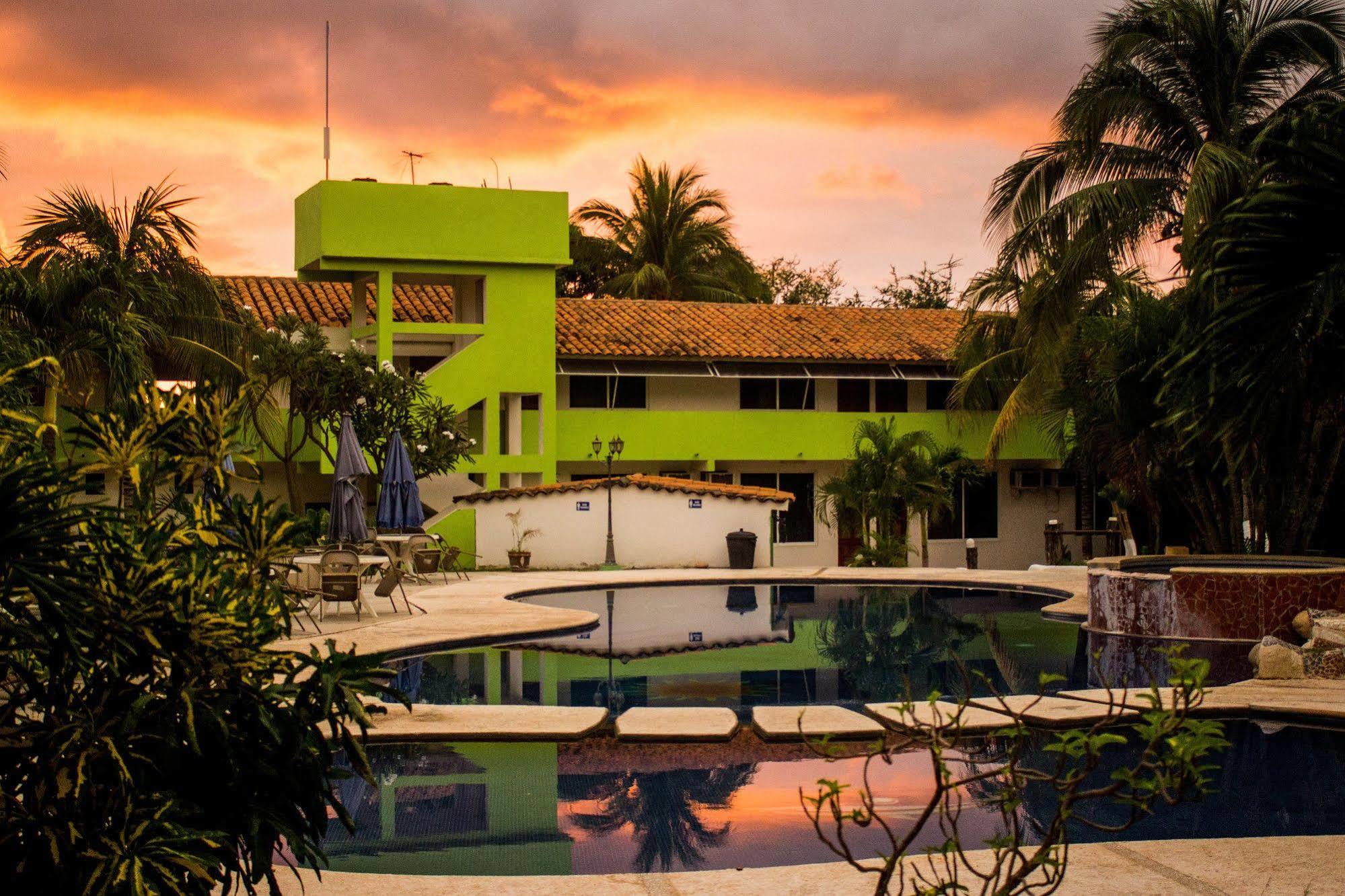 & Punta Esmeralda Hotel 4*