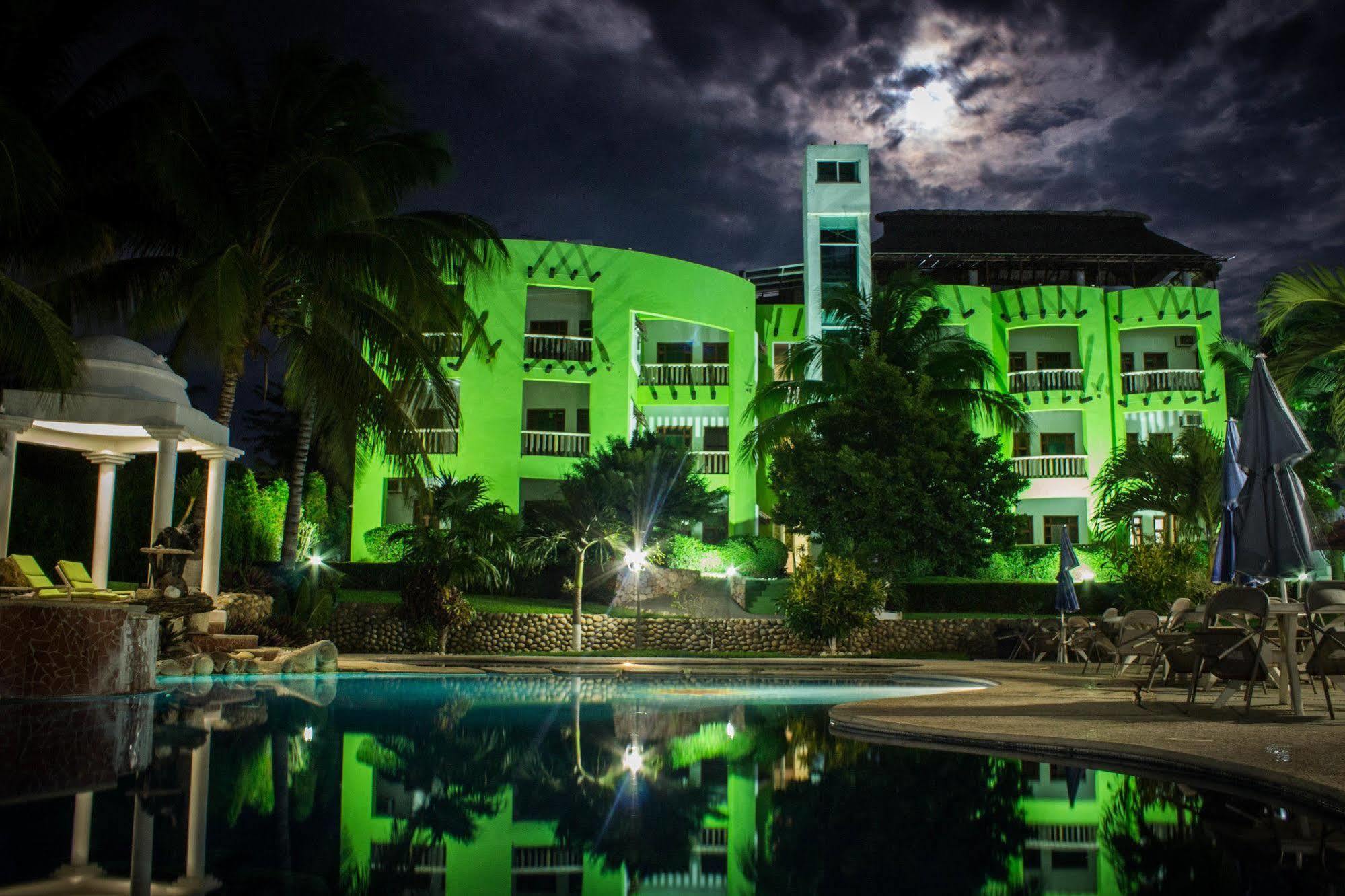 & Punta Esmeralda