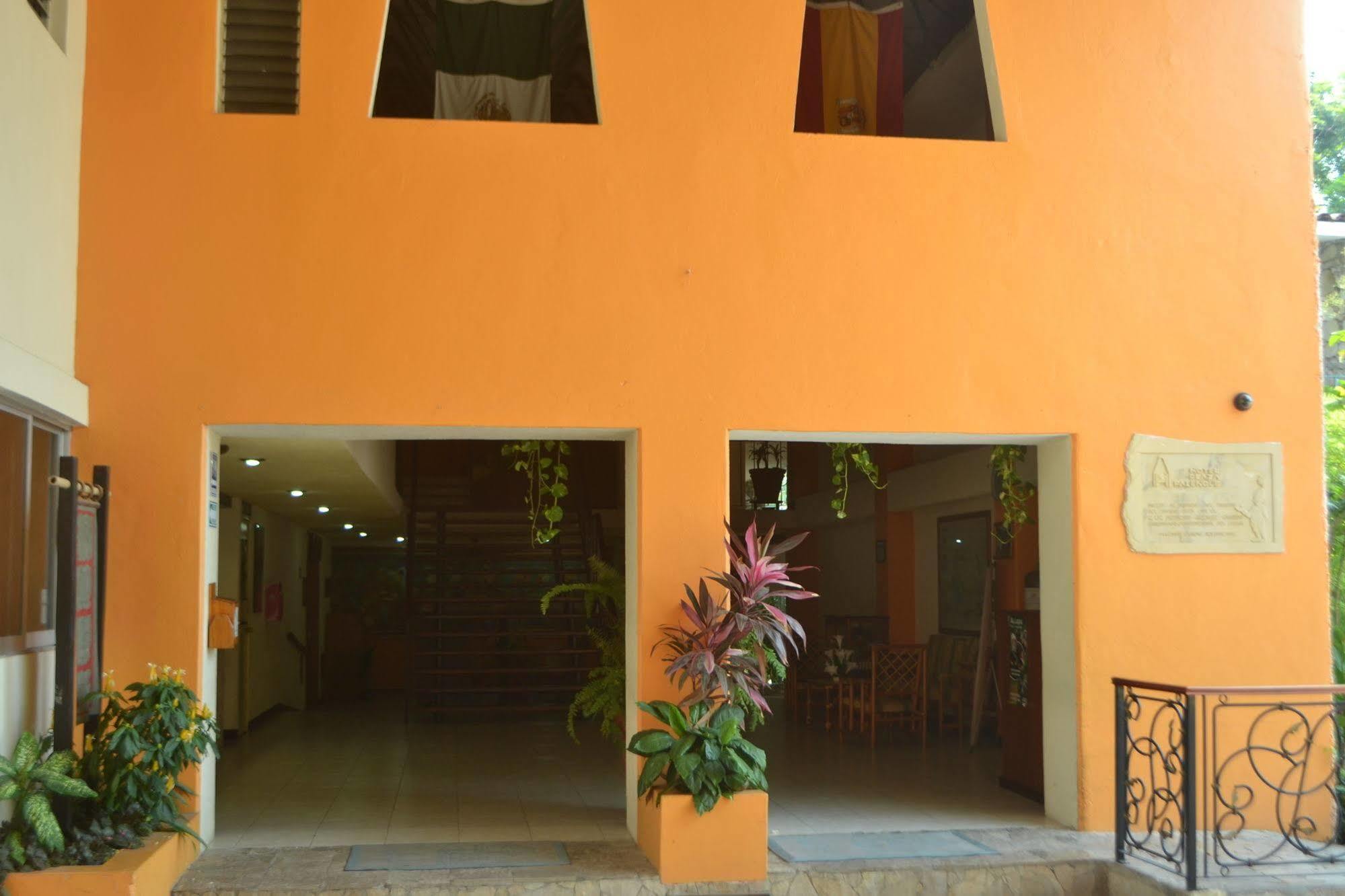 Plaza Palenque