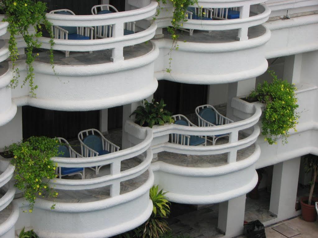 Y Plaza 2* Manzanillo