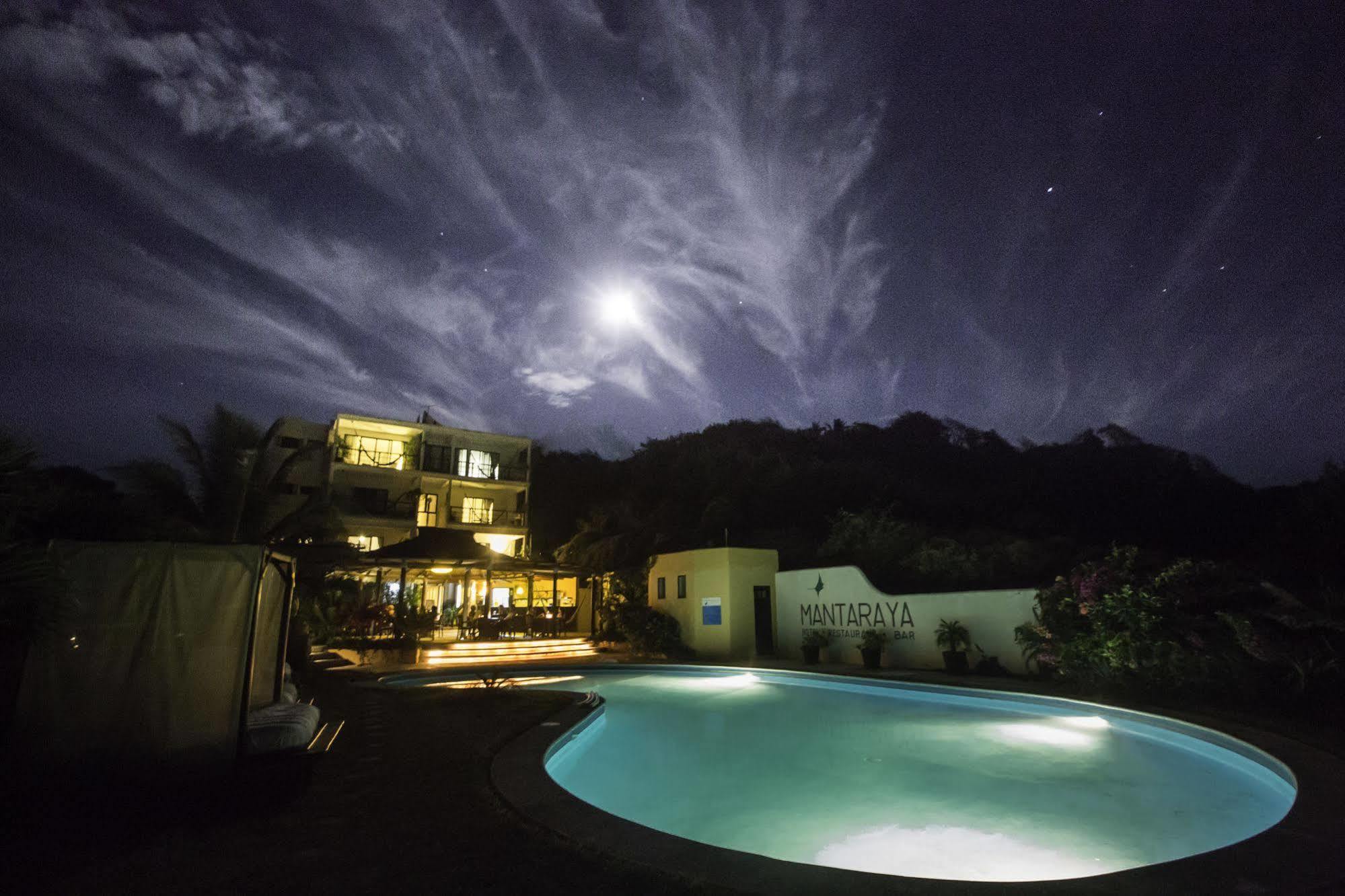 Manta Raya - Right On The Hotel Cuatunalco