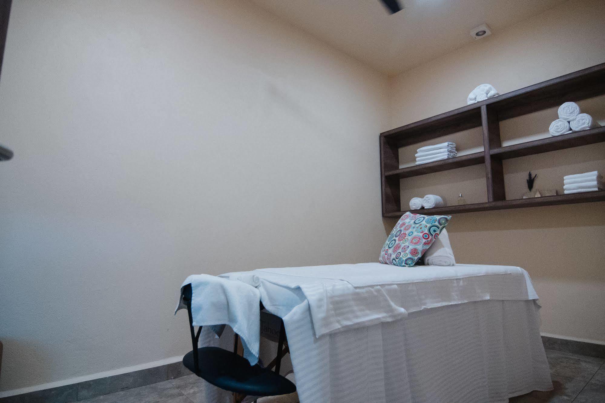 Isla Natura Beach Huatulco Hotel 4*
