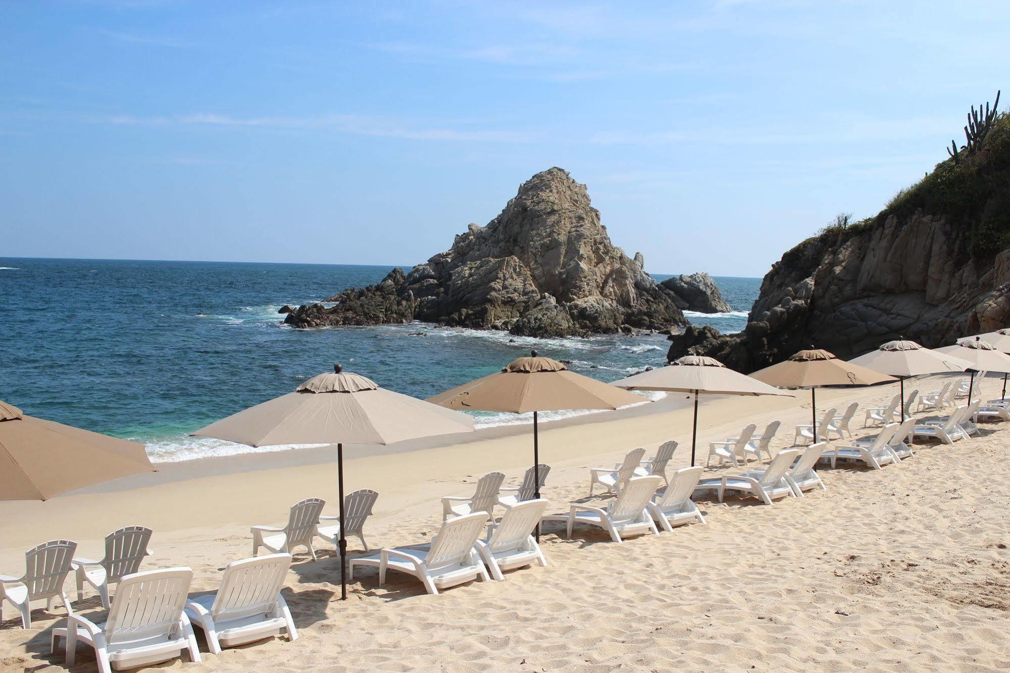 Hotel Isla Natura Beach Huatulco 4*