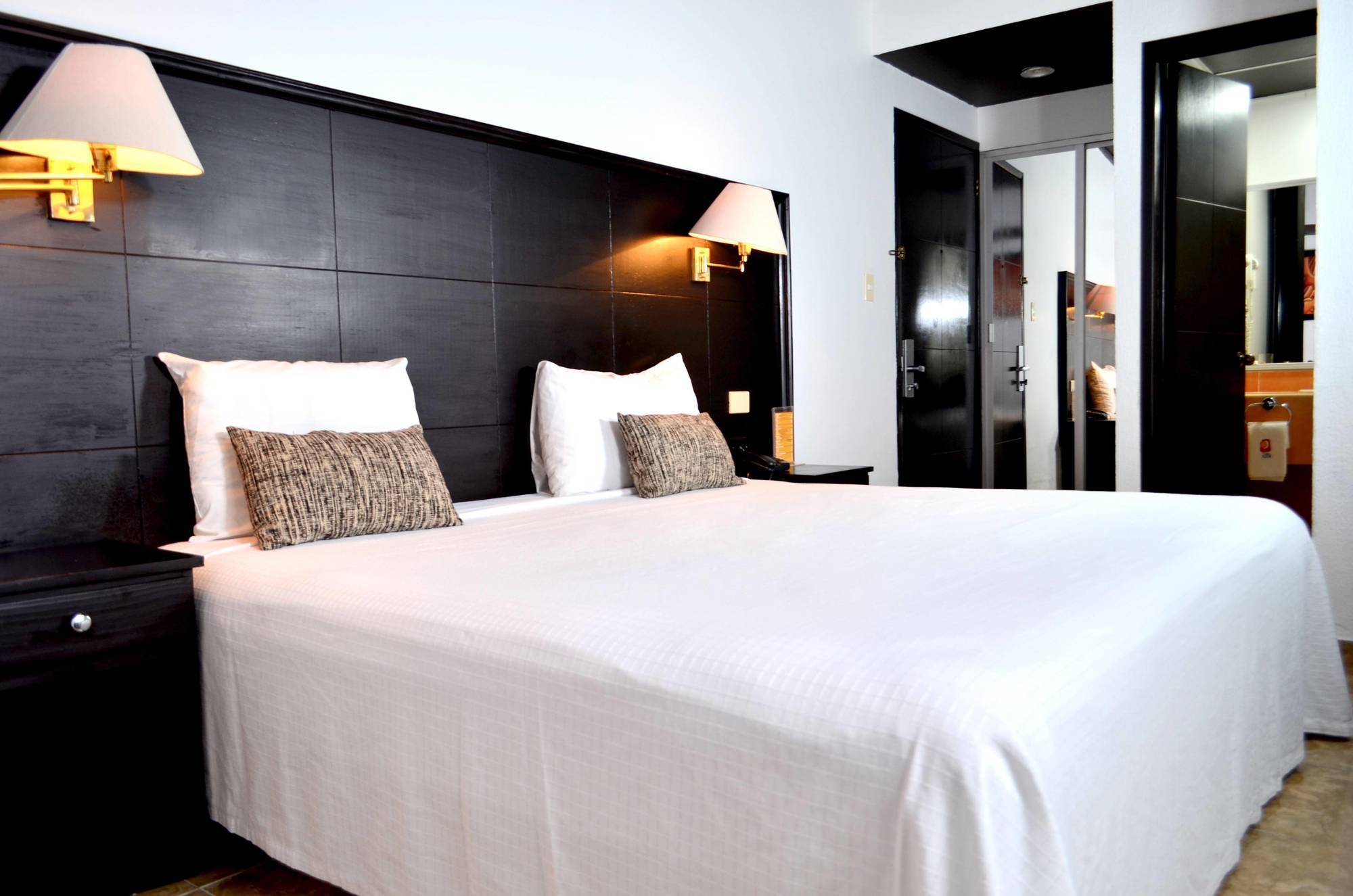Mia Hotel 3*