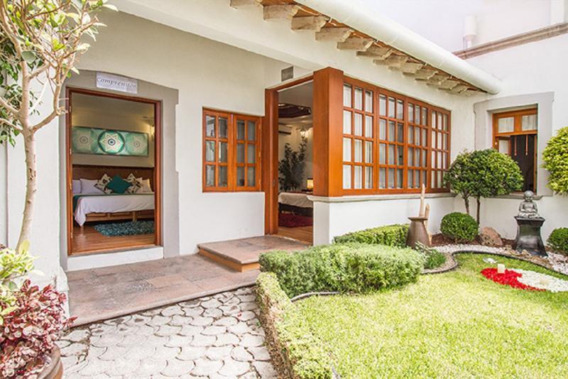 Dos Patios Curamoria Collection