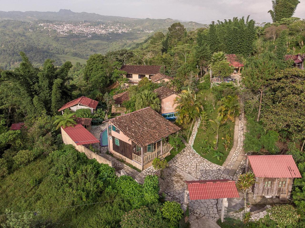 Achicuales Hotel *