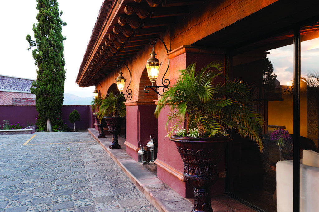 Hotel Mision Grand Casa Colorada 5*
