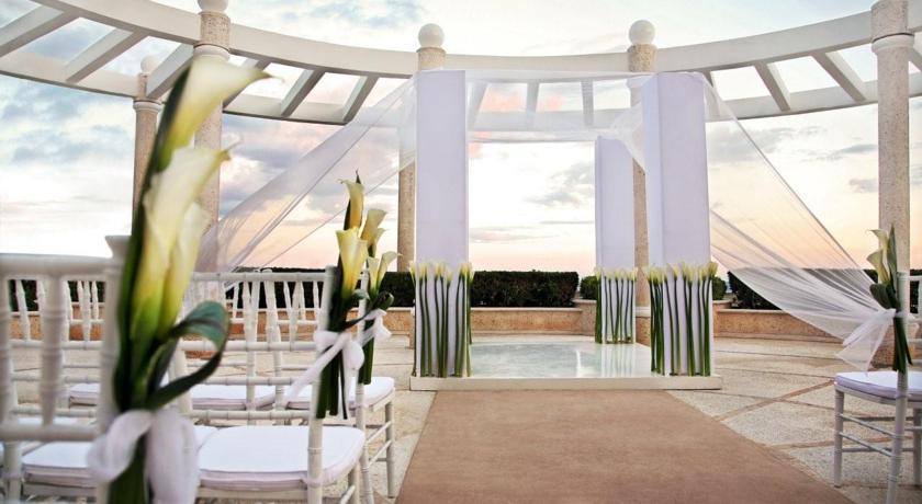 Le Meridien And Hotel Cancun