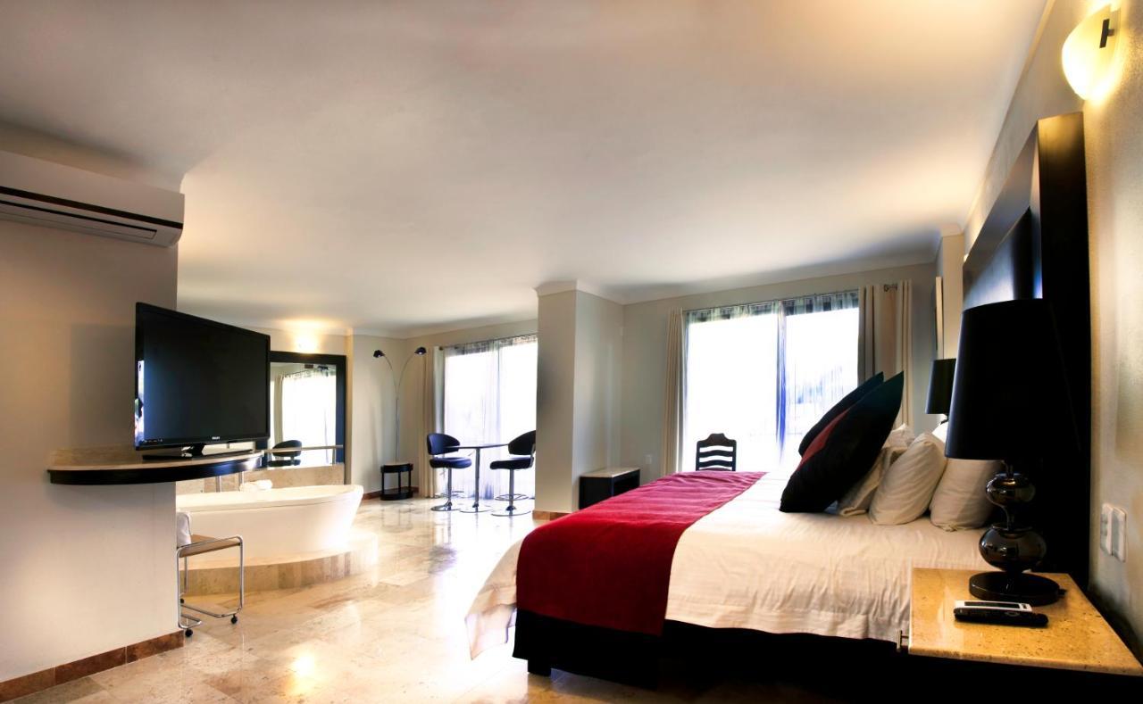 Real De Minas Poliforum Hotel