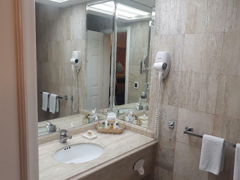 Country Plaza 4*