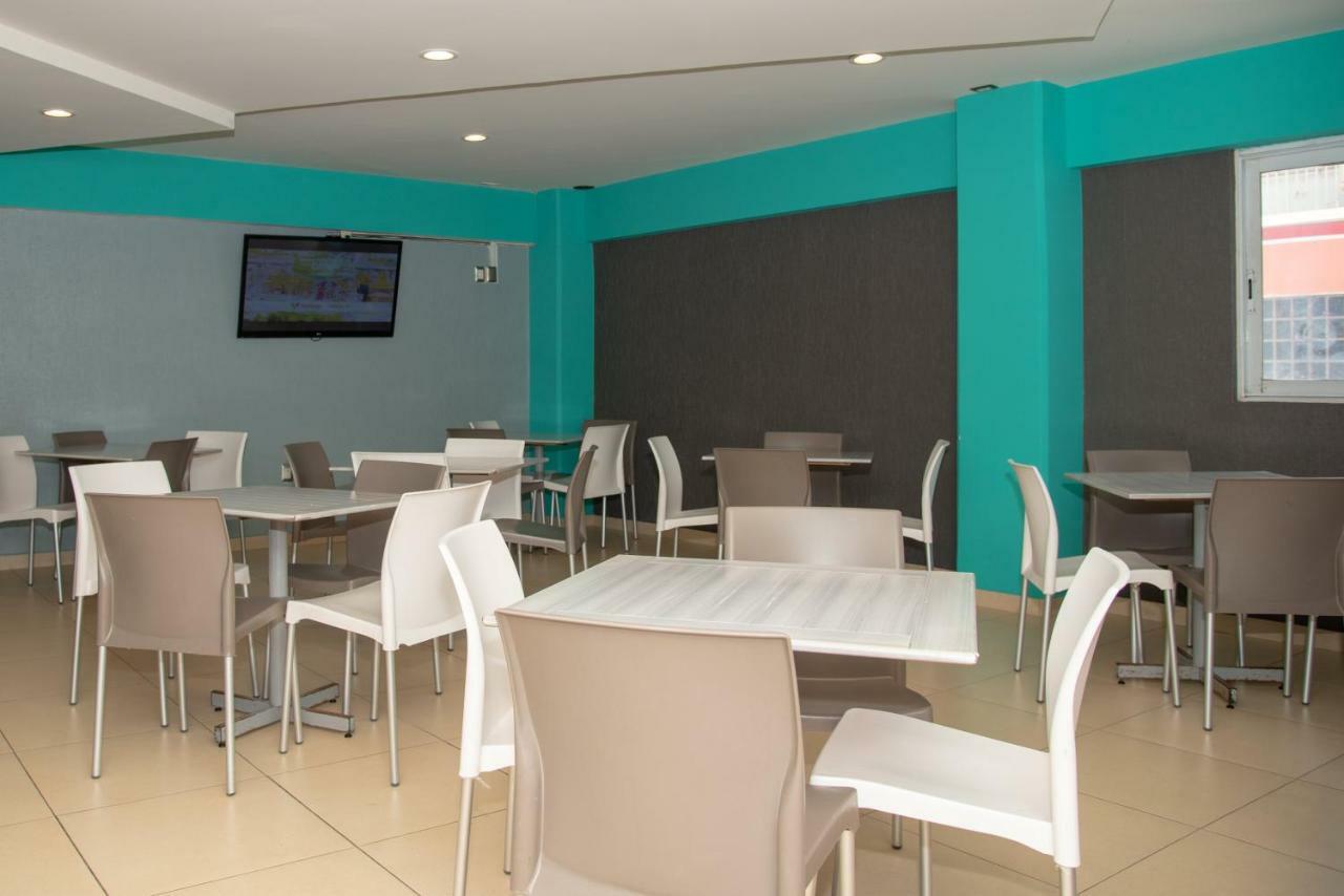 Impala -atras Del Ado Hotel