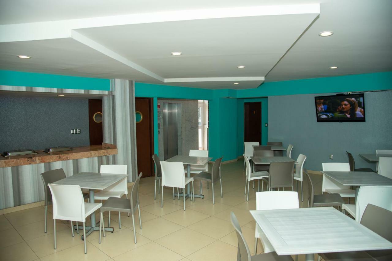 Hotel Impala -atras Del Ado