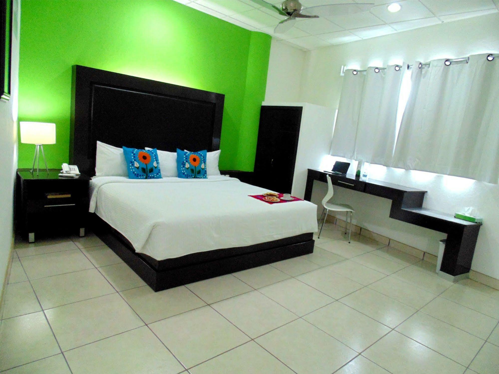 Hotel Chiapas Express, 3*