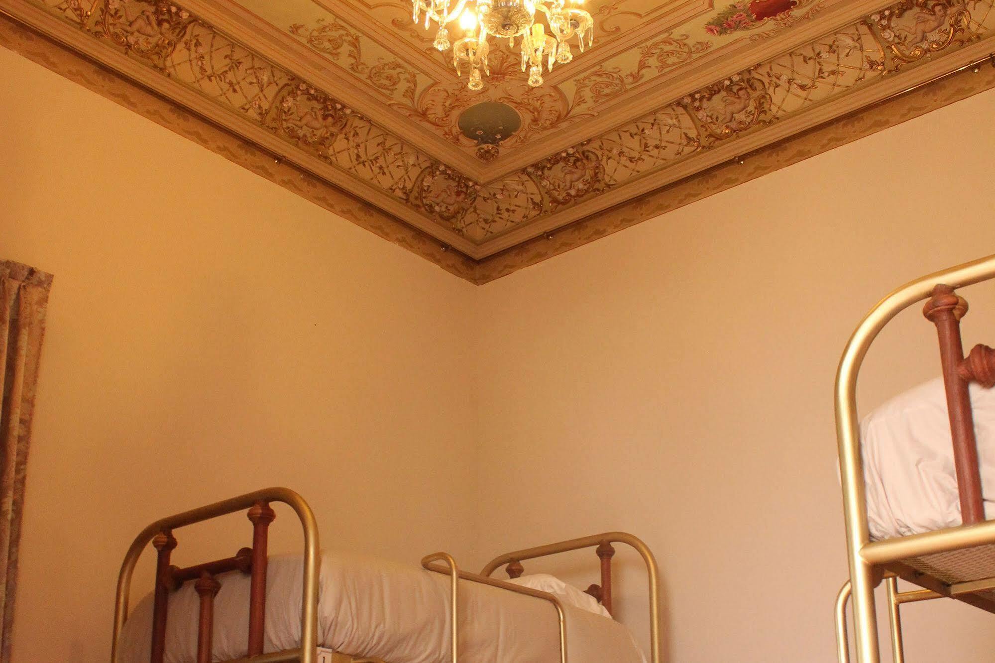 Leonora Hostel Puebla