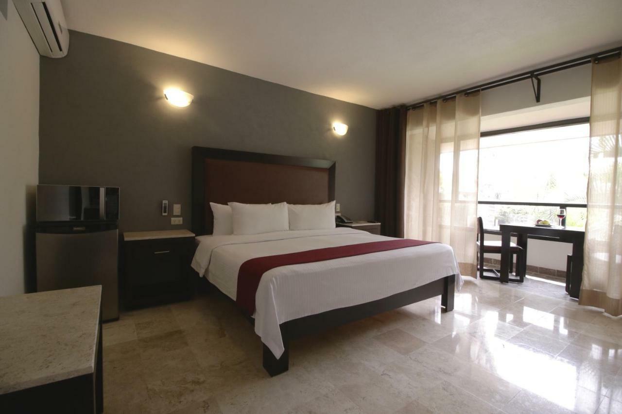 Real De Minas Poliforum Hotel 4*