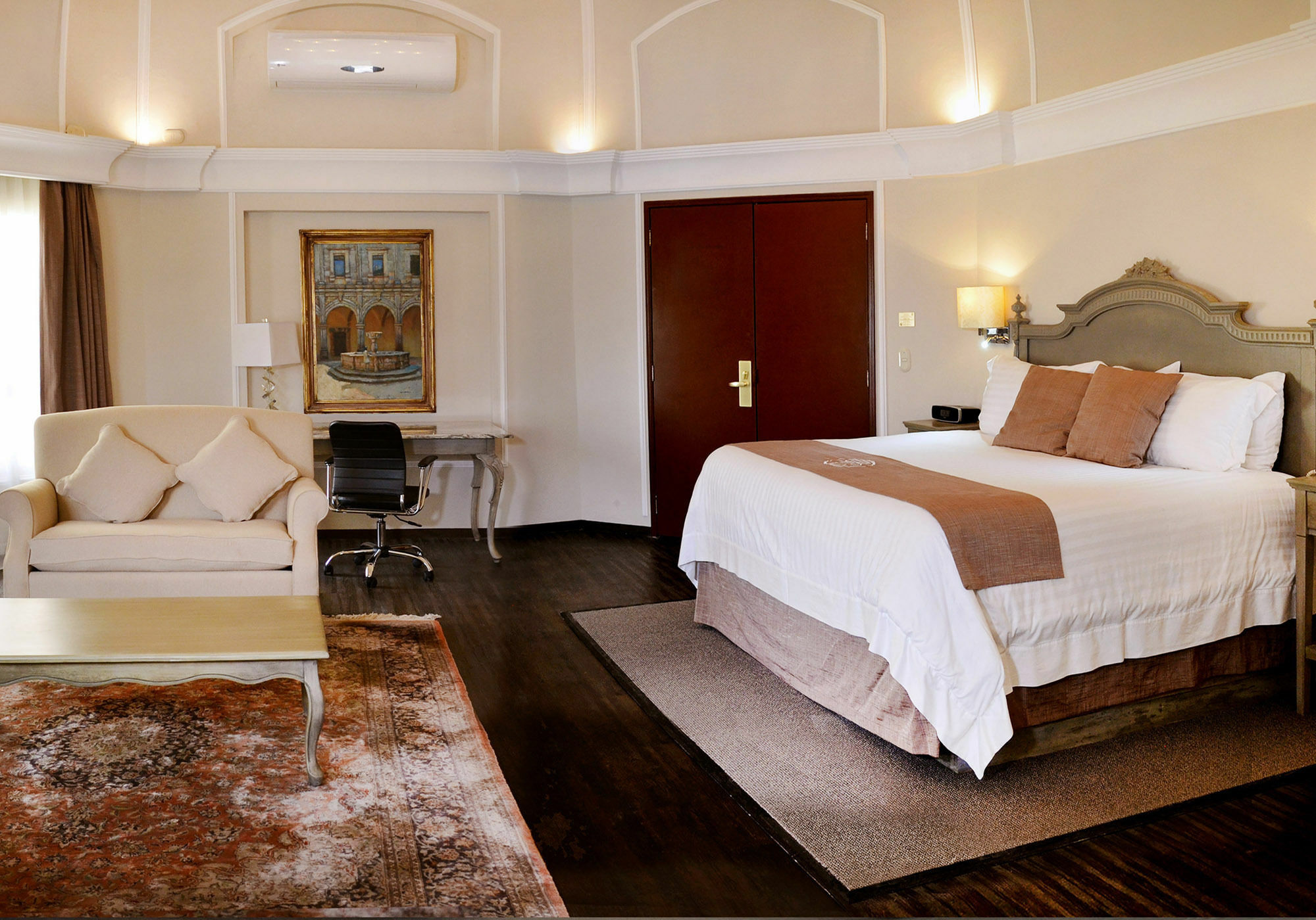 Plaza Camelinas Hotel 4*