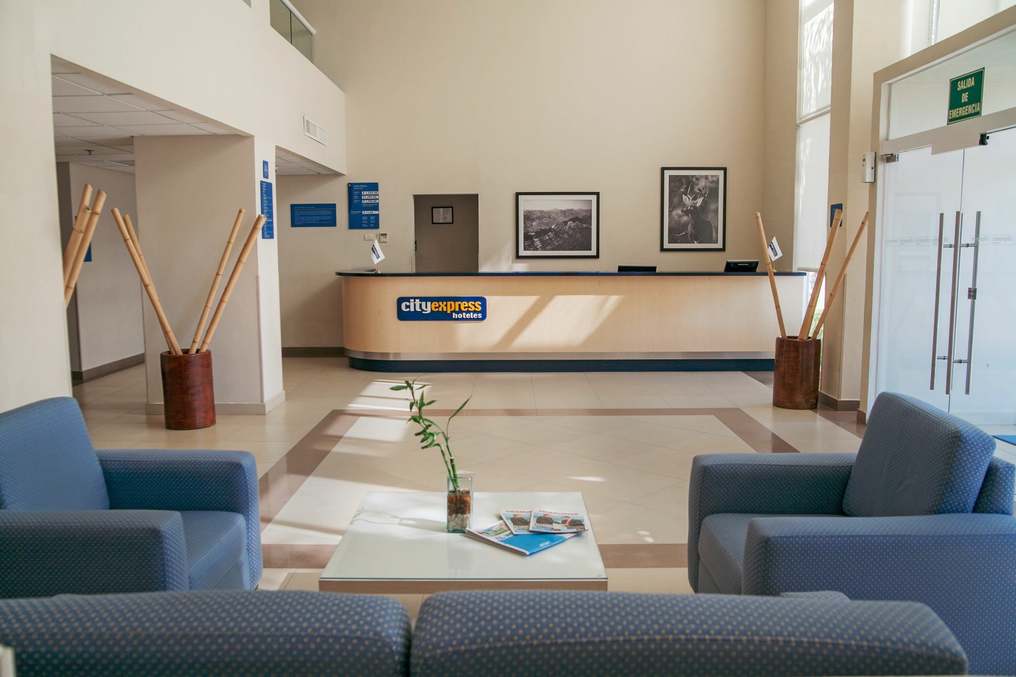 Hotel Express By Marriott Monterrey Aeropuerto 4*